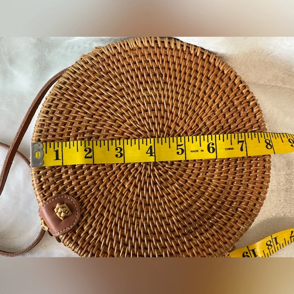 Summer handwoven Rattan circle purse crossbody boho fun and super cute beach - Picture 12 of 13
